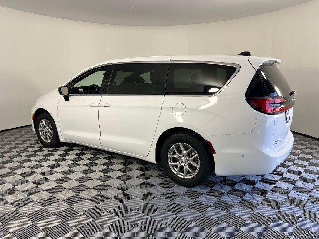 new 2025 Chrysler Pacifica car, priced at $40,725
