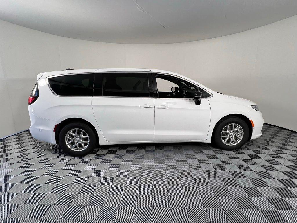 new 2025 Chrysler Pacifica car, priced at $40,725