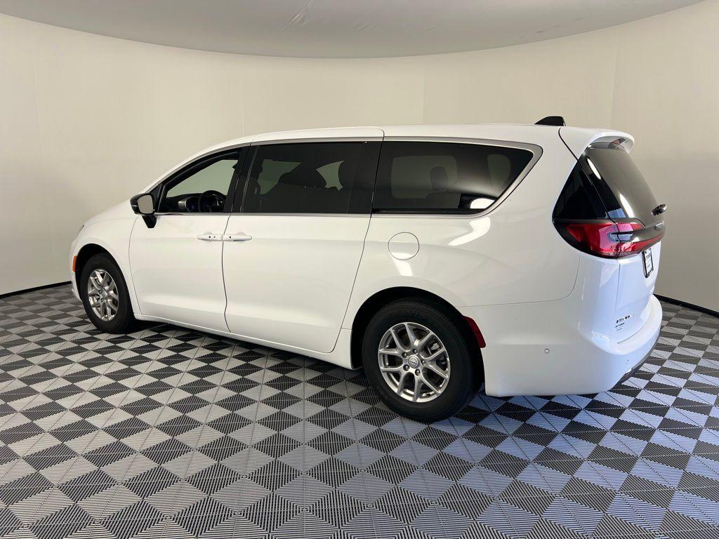 new 2025 Chrysler Pacifica car, priced at $40,225
