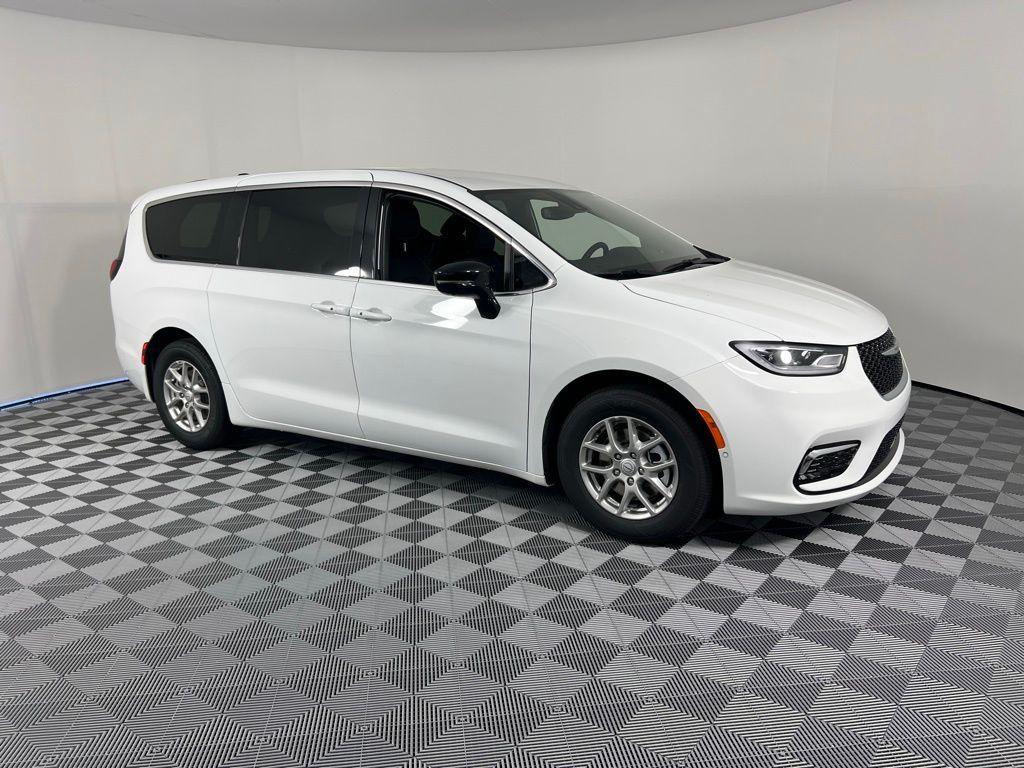 new 2025 Chrysler Pacifica car, priced at $40,225