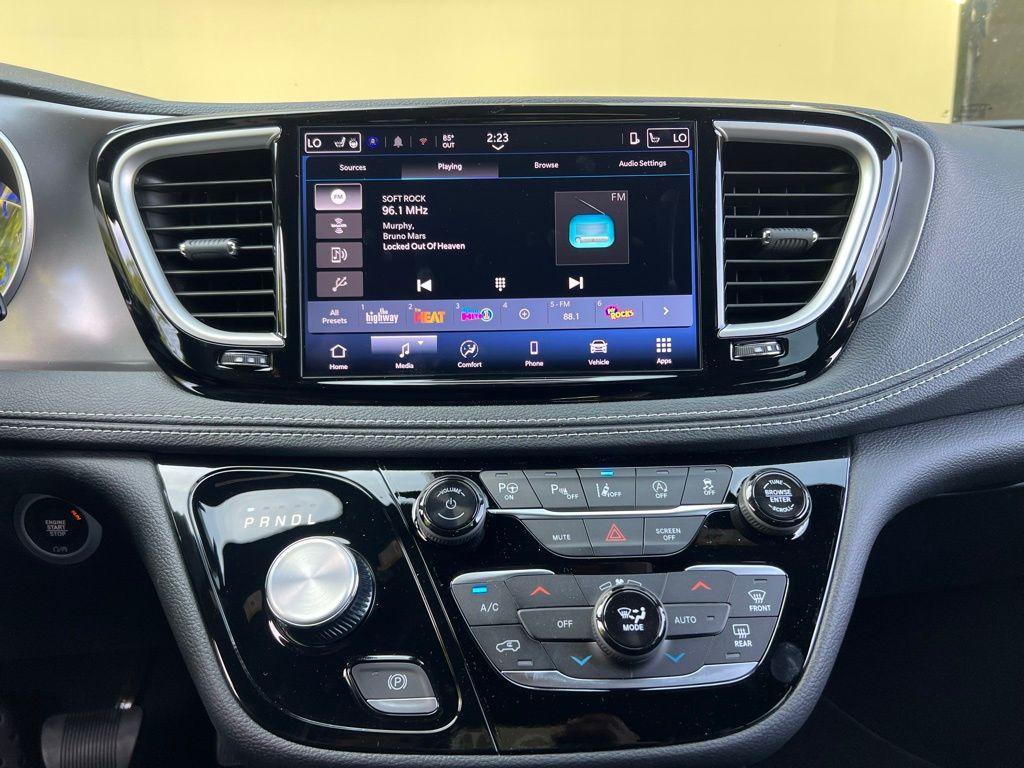 new 2025 Chrysler Pacifica car, priced at $40,725