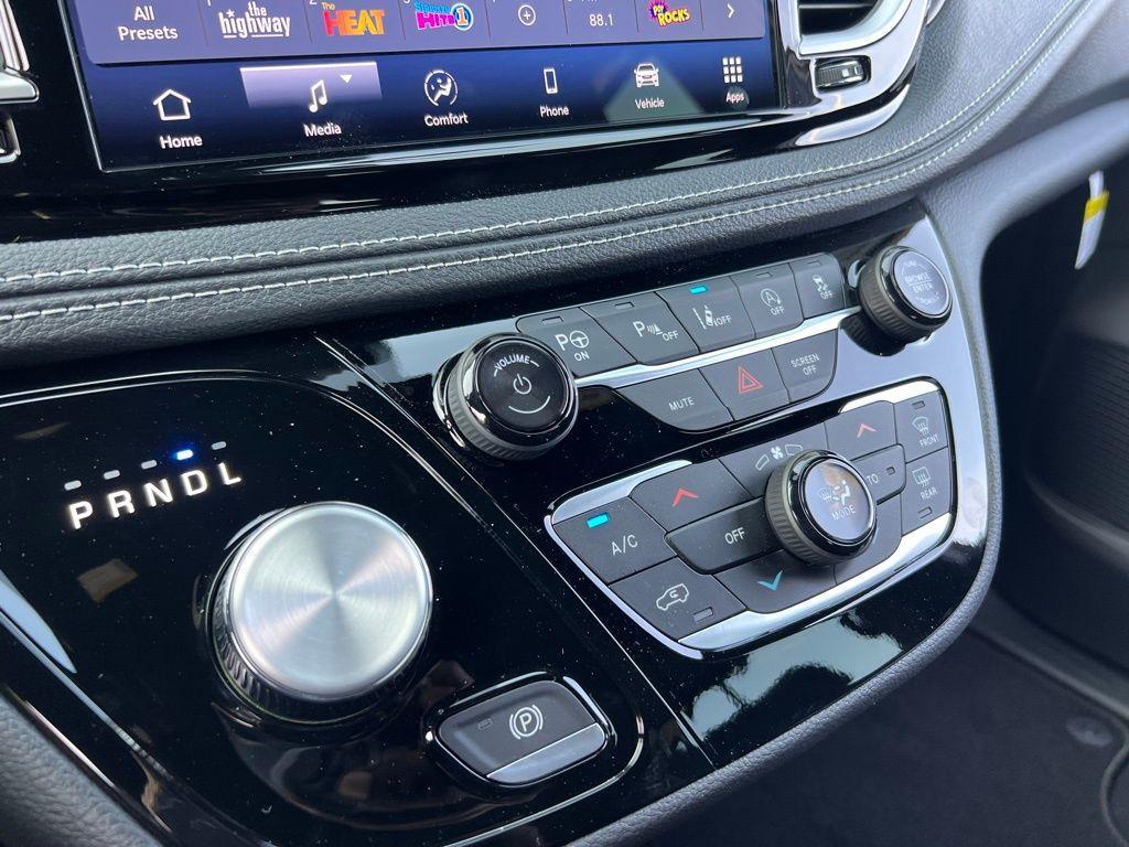 new 2025 Chrysler Pacifica car, priced at $40,725