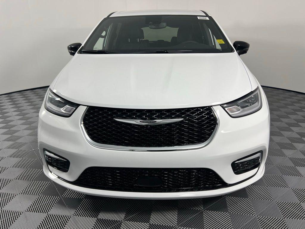 new 2025 Chrysler Pacifica car, priced at $40,225