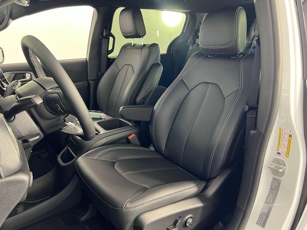 new 2025 Chrysler Pacifica car, priced at $40,225