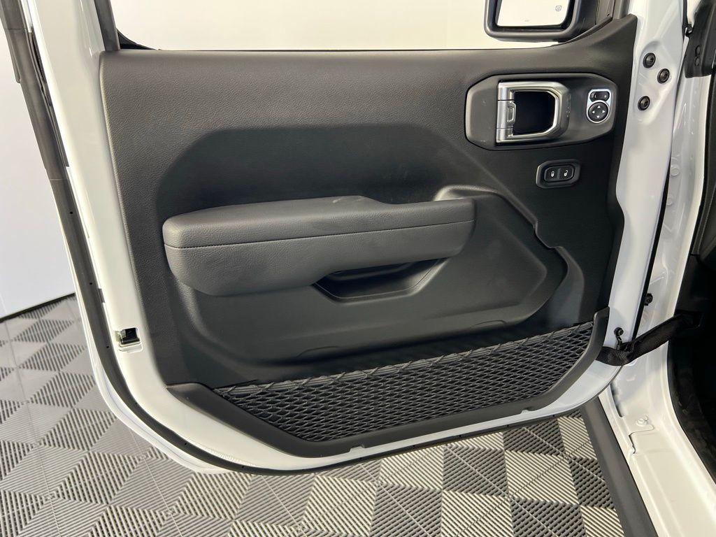 new 2025 Jeep Gladiator car, priced at $44,567