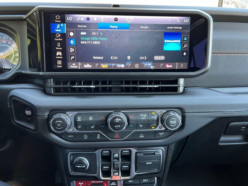 new 2025 Jeep Gladiator car, priced at $44,567