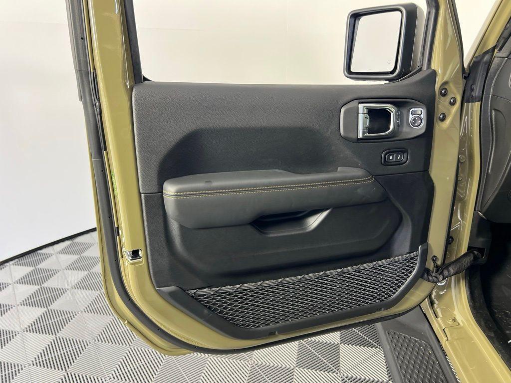 new 2025 Jeep Gladiator car, priced at $43,160