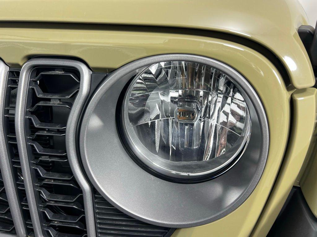new 2025 Jeep Gladiator car, priced at $43,160