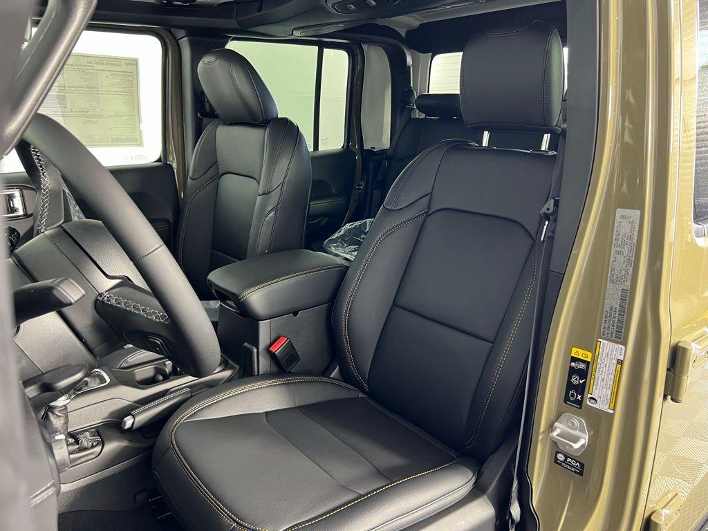 new 2025 Jeep Gladiator car, priced at $43,160