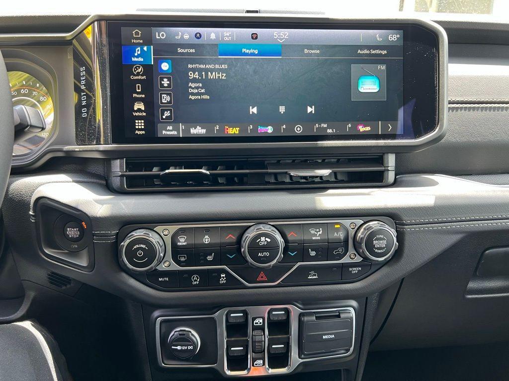 new 2025 Jeep Gladiator car, priced at $43,160