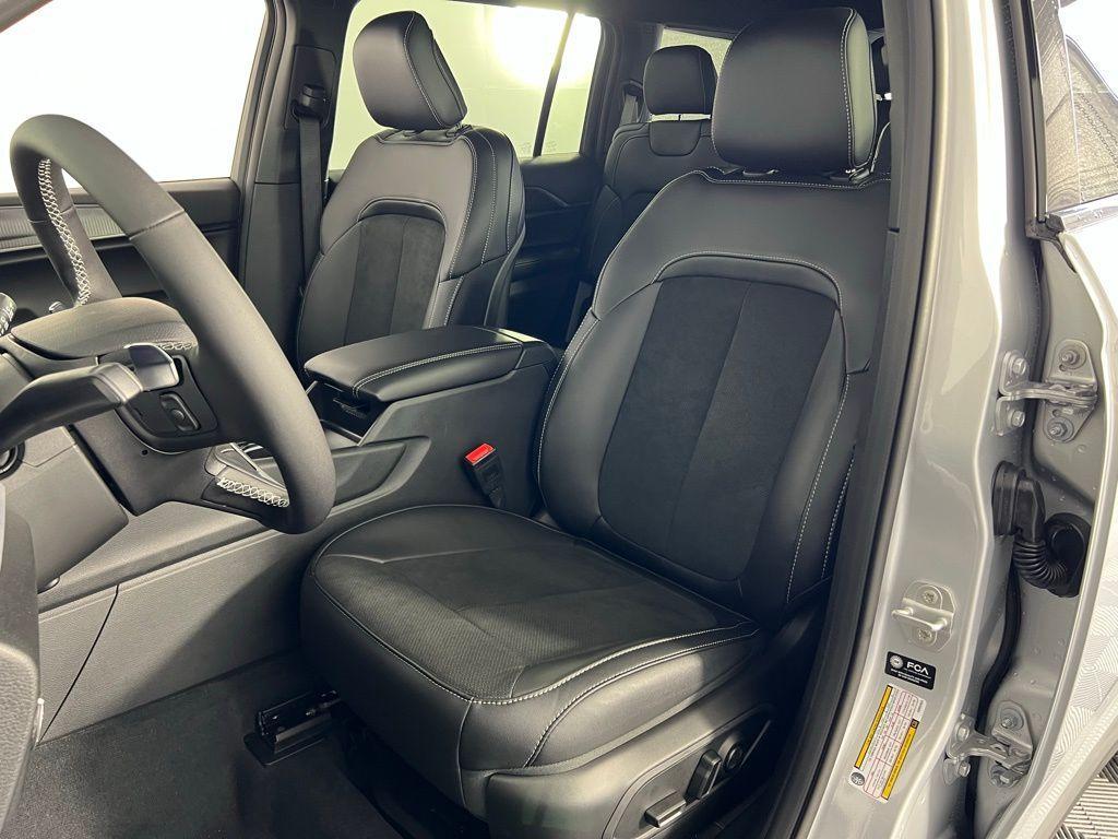 new 2025 Jeep Grand Cherokee L car, priced at $40,598