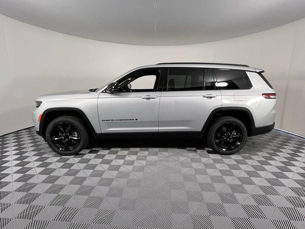 new 2025 Jeep Grand Cherokee L car, priced at $40,598