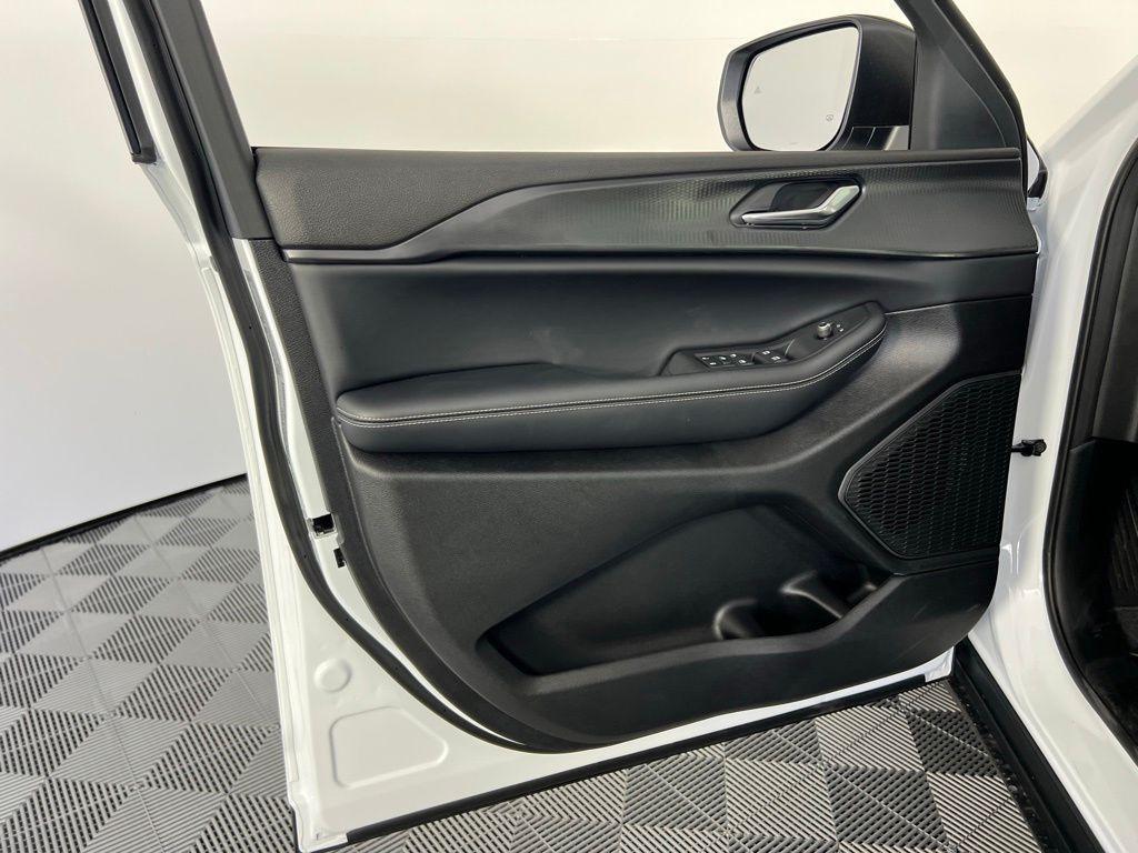new 2025 Jeep Grand Cherokee L car, priced at $33,030