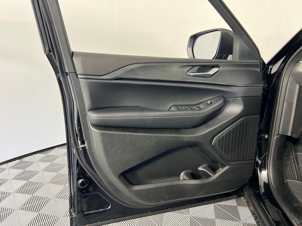 new 2025 Jeep Grand Cherokee L car, priced at $33,348