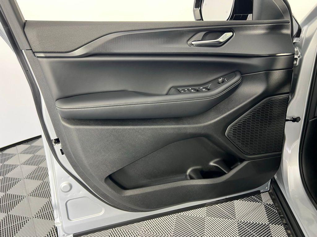 new 2025 Jeep Grand Cherokee L car, priced at $40,598