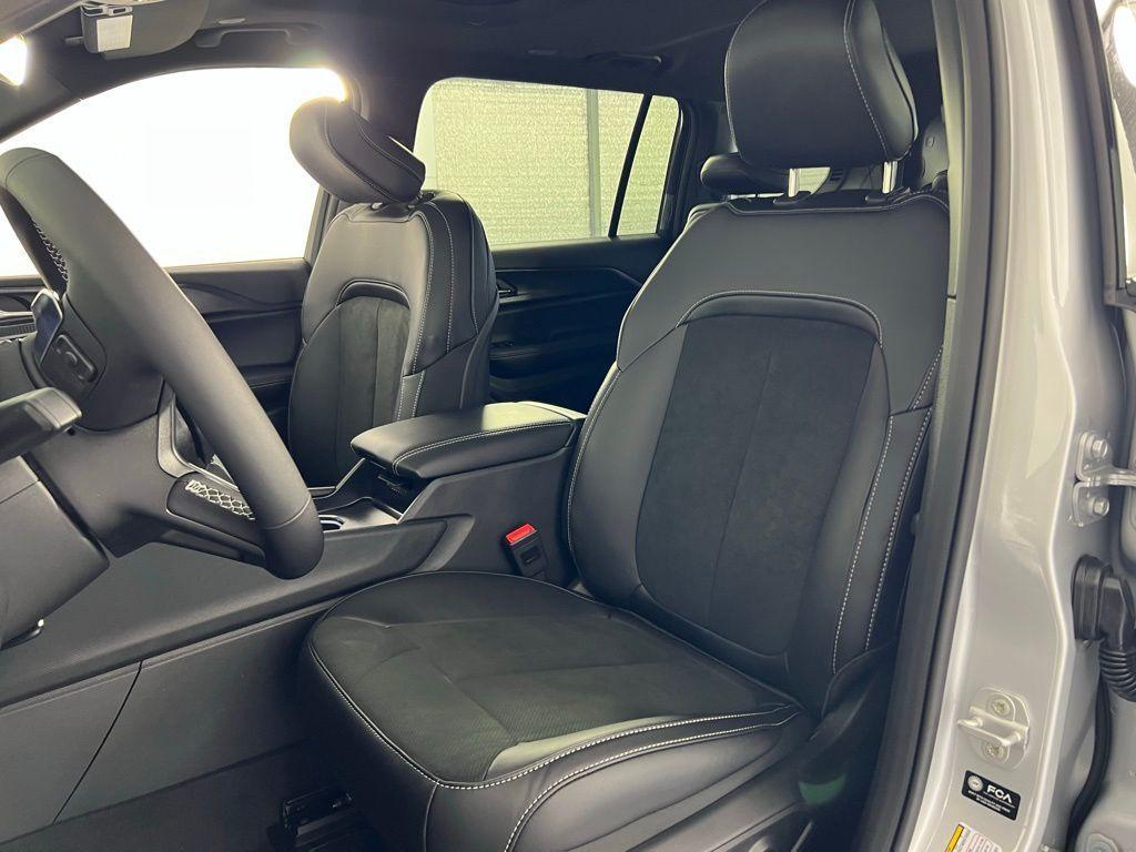 new 2025 Jeep Grand Cherokee L car, priced at $40,598