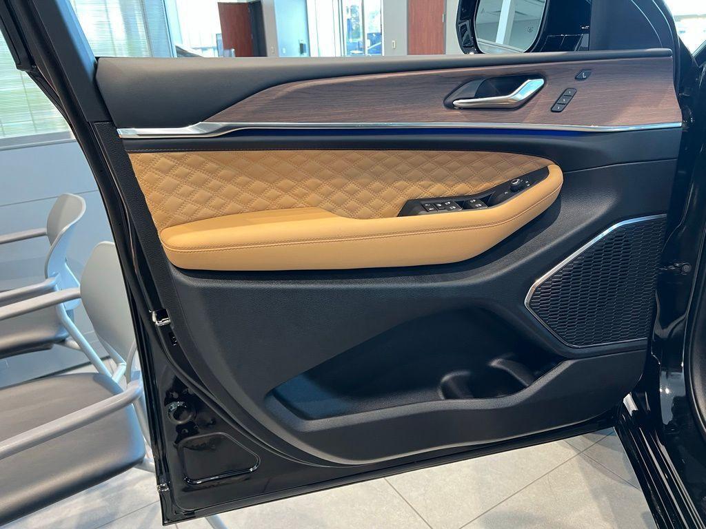 new 2025 Jeep Grand Cherokee car, priced at $58,945
