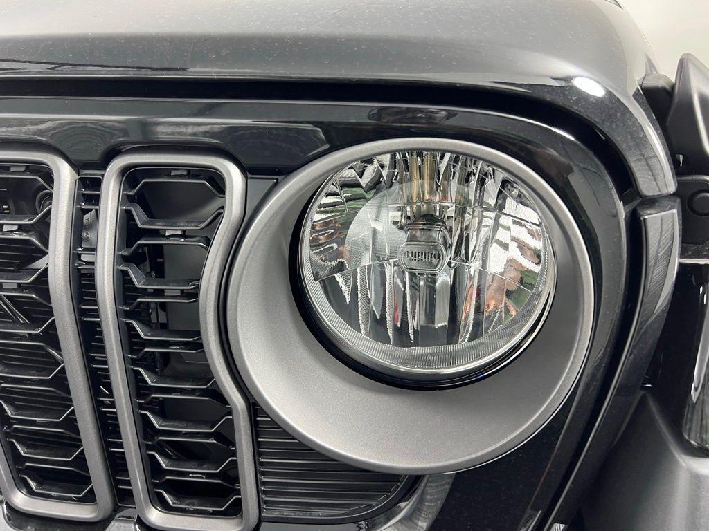 new 2025 Jeep Gladiator car, priced at $43,160