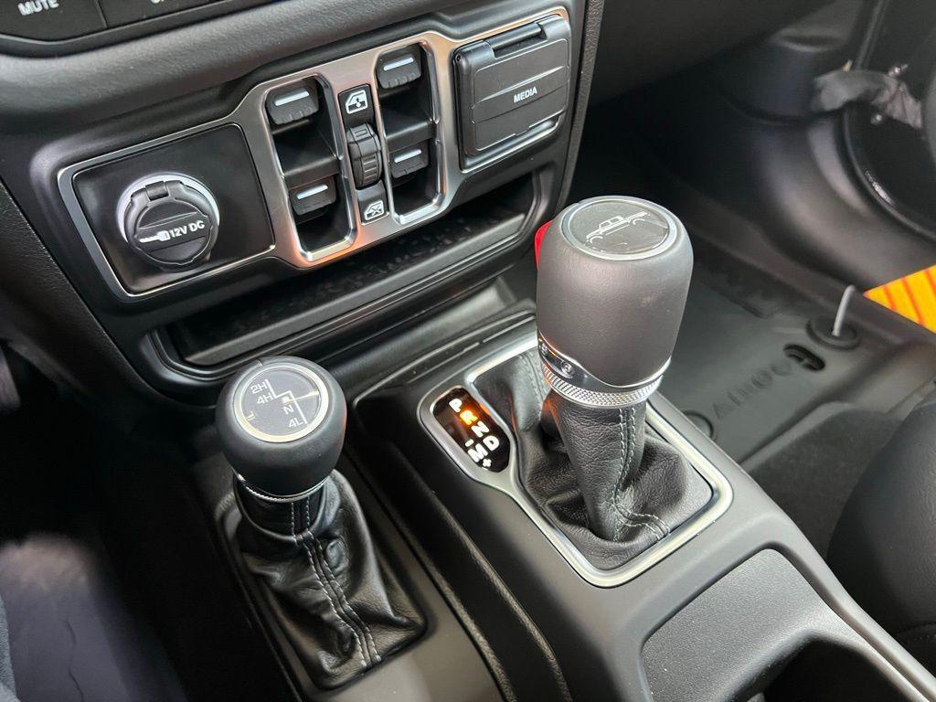 new 2025 Jeep Gladiator car, priced at $43,160