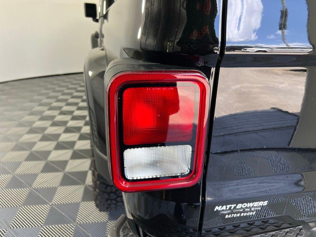 new 2025 Jeep Gladiator car, priced at $43,160