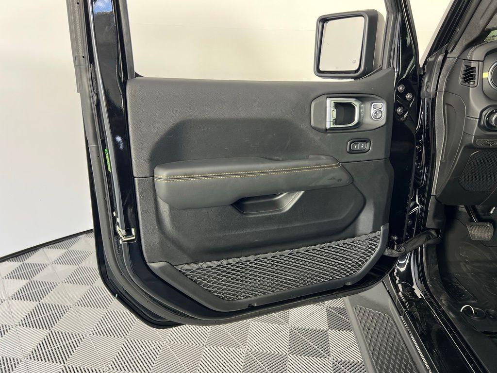 new 2025 Jeep Gladiator car, priced at $43,160