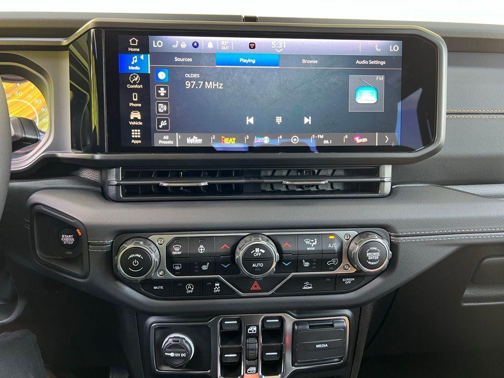 new 2025 Jeep Gladiator car, priced at $43,160