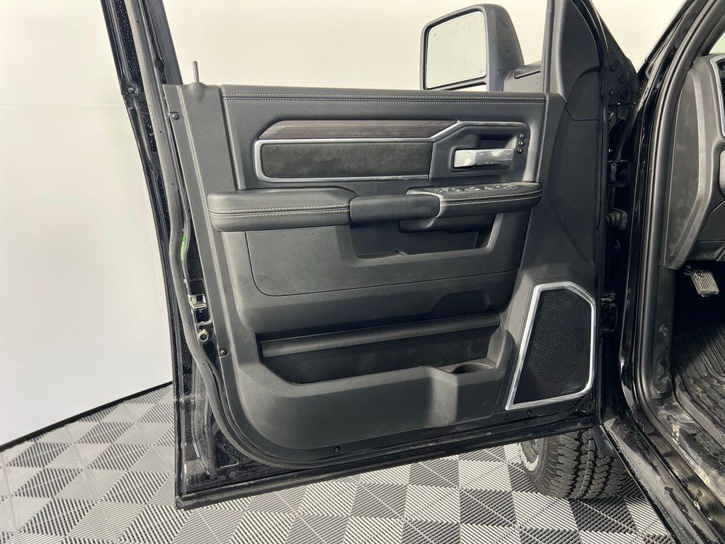 new 2025 Ram 2500 car, priced at $76,455