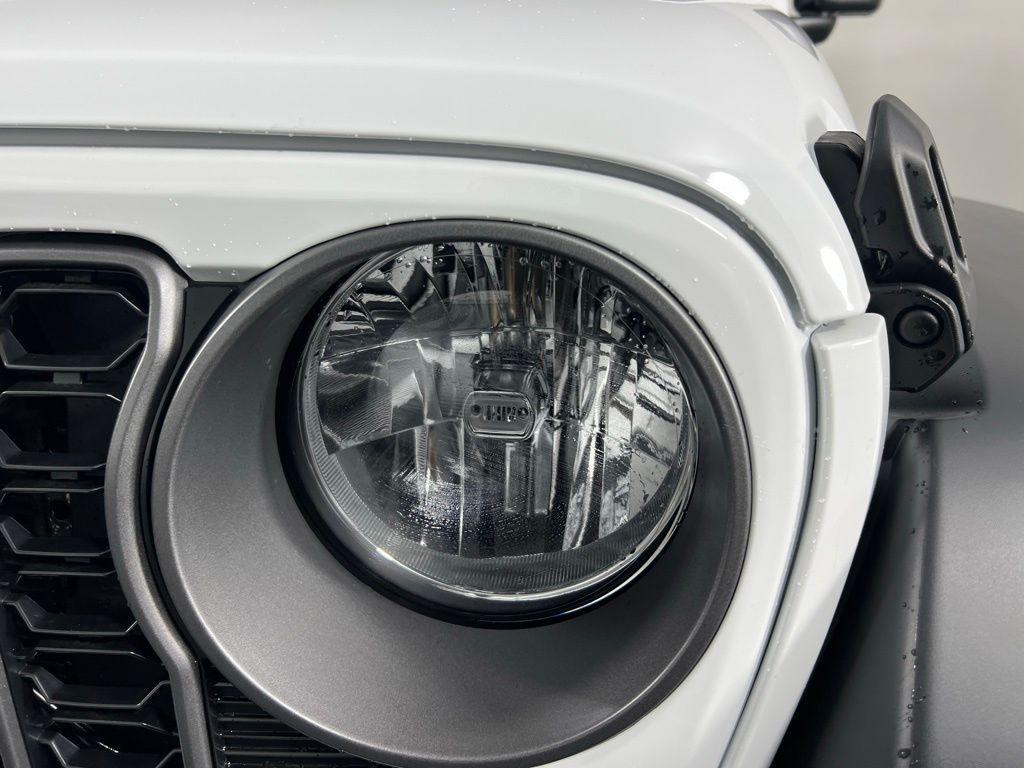 new 2025 Jeep Wrangler car, priced at $27,760