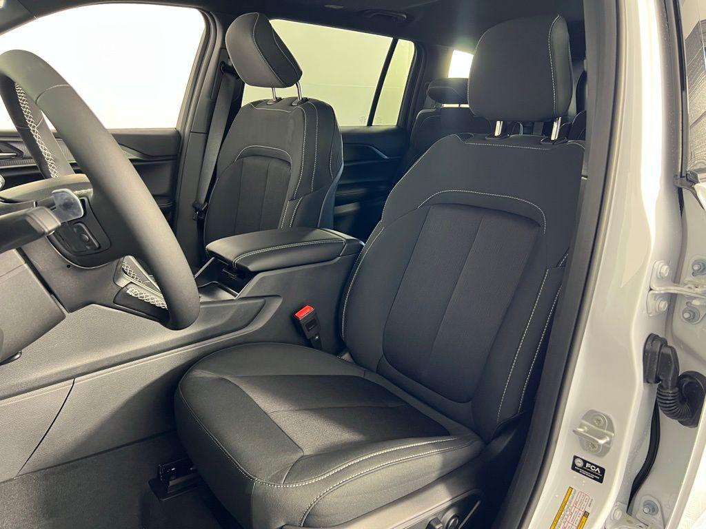new 2025 Jeep Grand Cherokee L car, priced at $34,253
