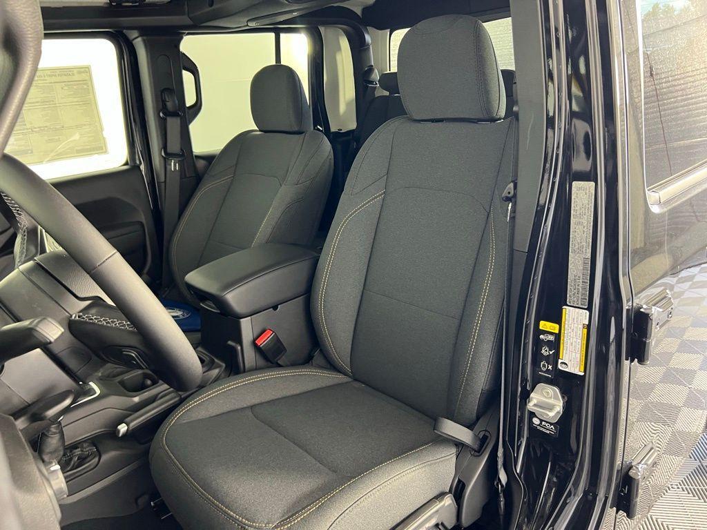 new 2025 Jeep Gladiator car, priced at $41,855