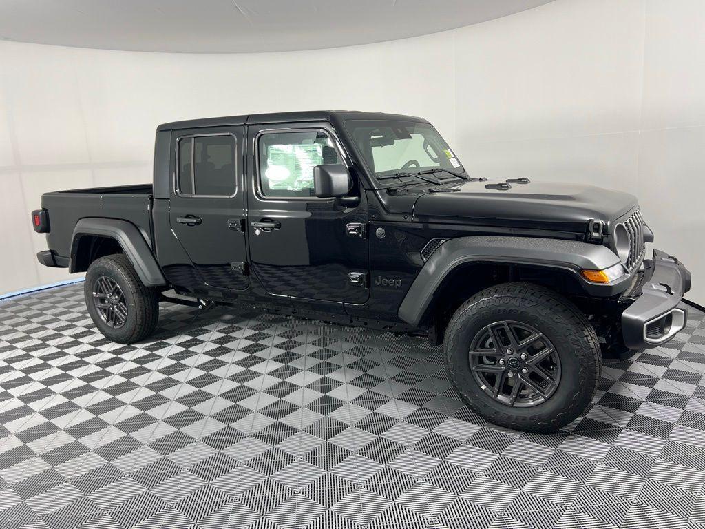 new 2025 Jeep Gladiator car, priced at $42,605