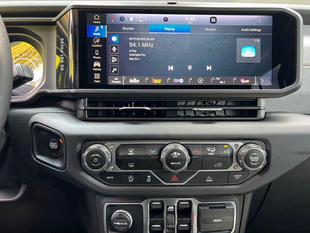 new 2025 Jeep Gladiator car, priced at $42,605
