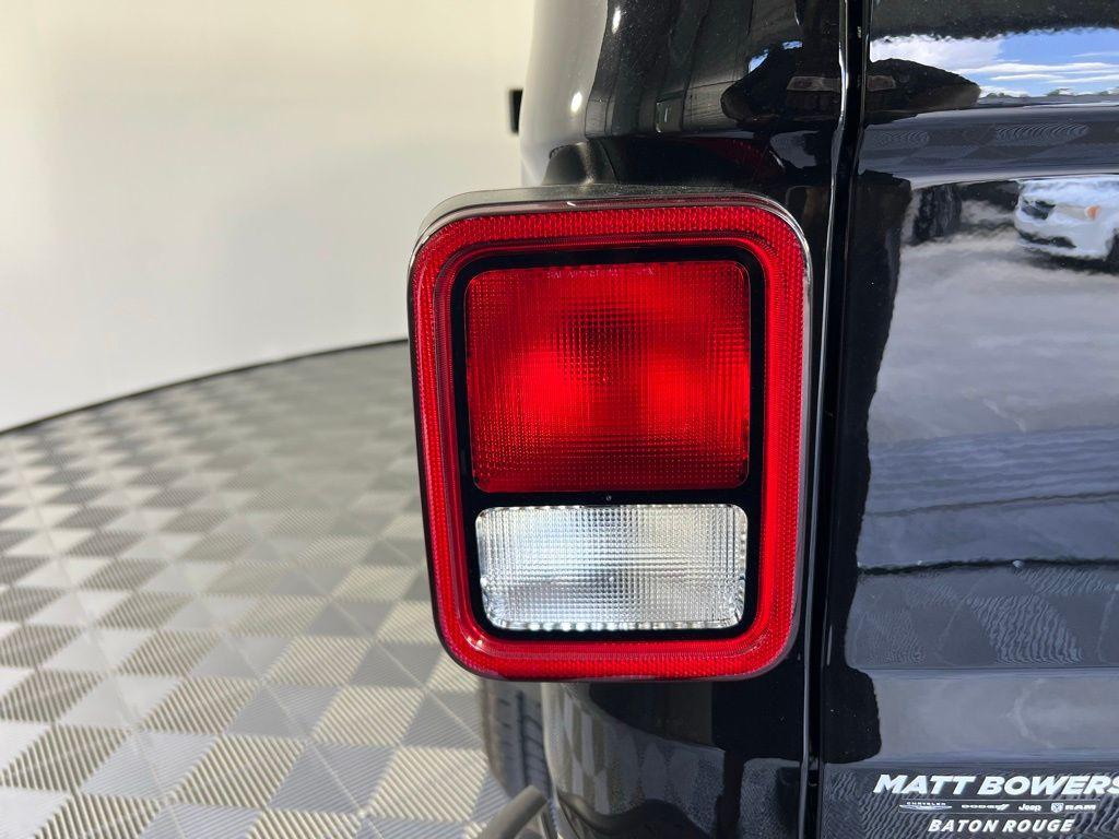 new 2025 Jeep Gladiator car, priced at $41,855