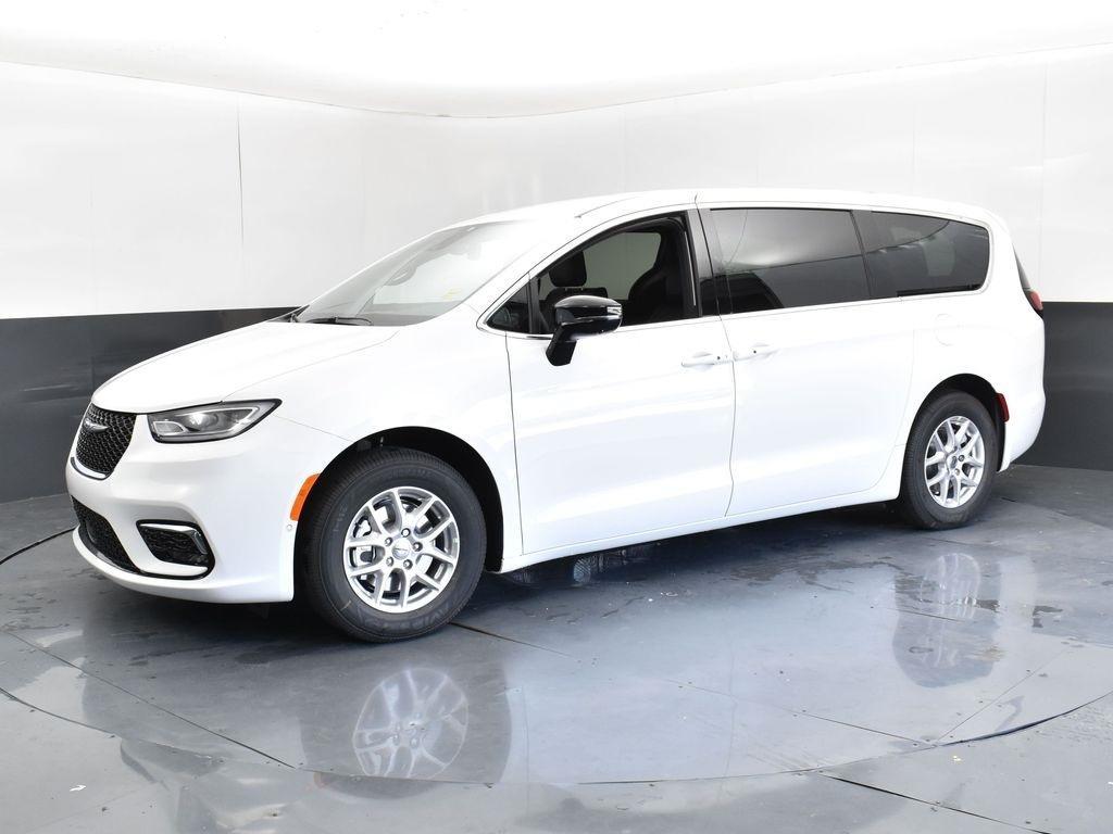 new 2025 Chrysler Pacifica car