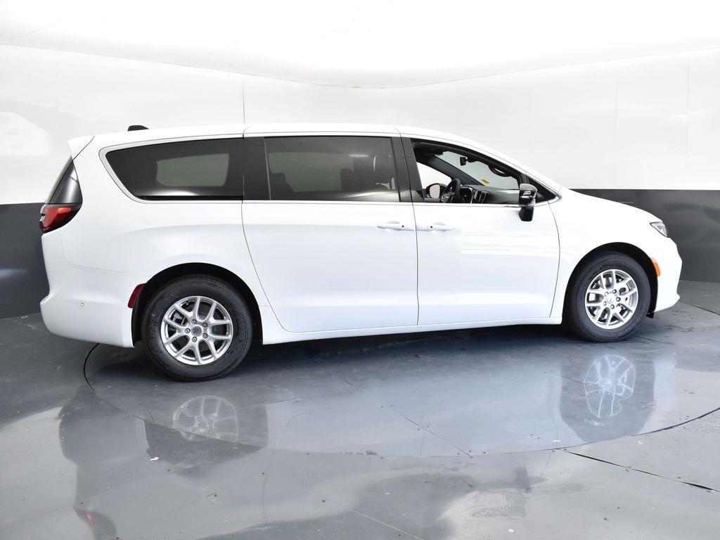 new 2025 Chrysler Pacifica car