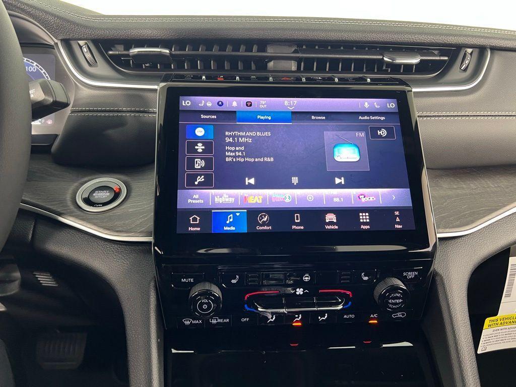 new 2025 Jeep Grand Cherokee car, priced at $36,900