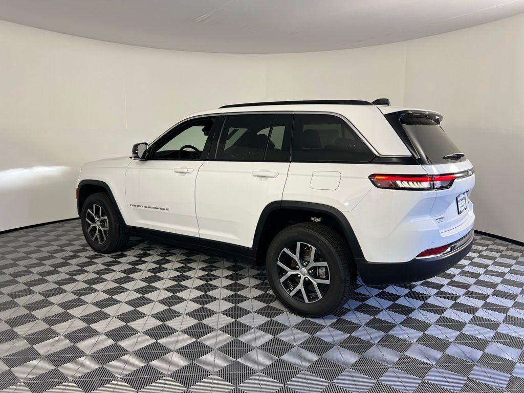 new 2025 Jeep Grand Cherokee car, priced at $36,900