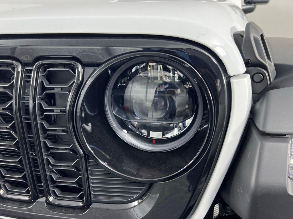 new 2025 Jeep Wrangler car, priced at $47,180