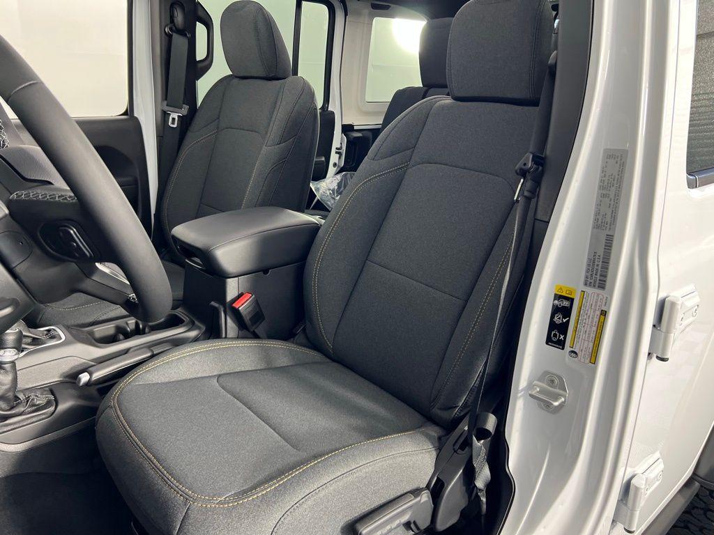 new 2025 Jeep Wrangler car, priced at $47,180