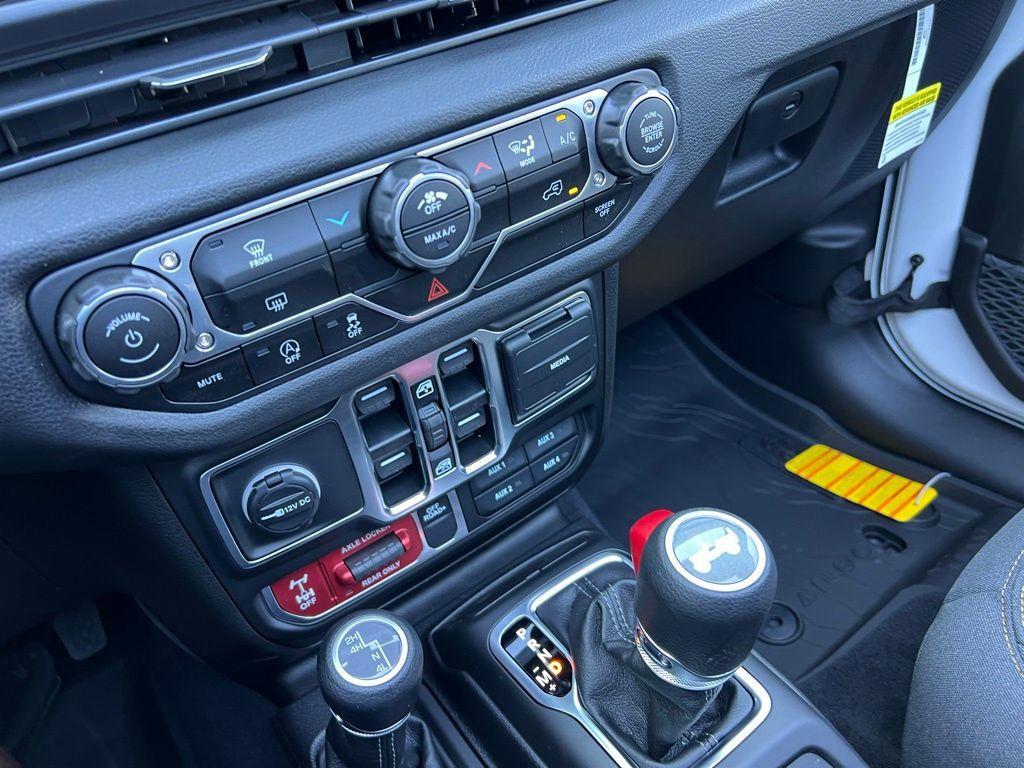 new 2025 Jeep Wrangler car, priced at $47,180