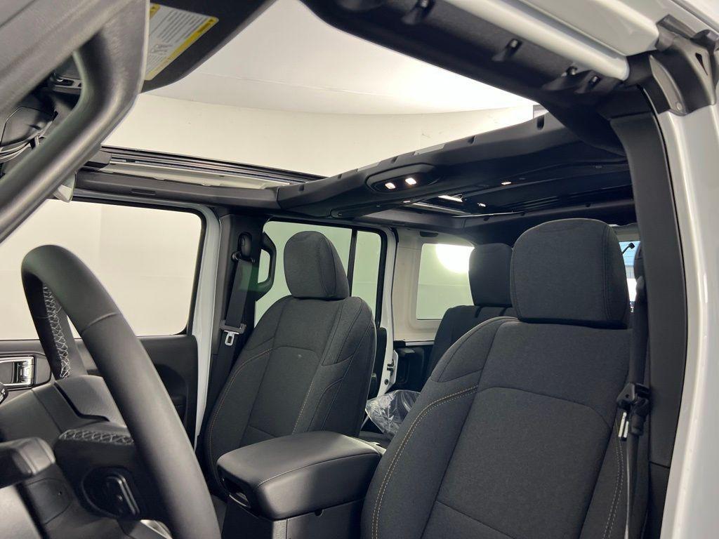 new 2025 Jeep Wrangler car, priced at $47,180