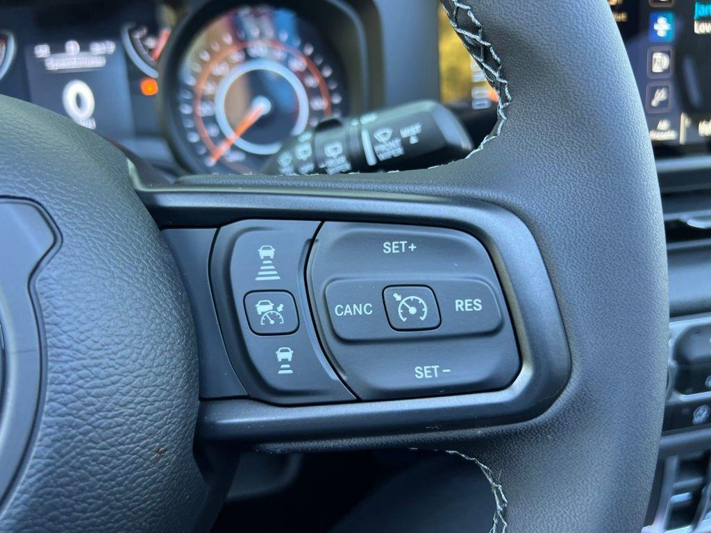 new 2025 Jeep Wrangler car, priced at $47,180