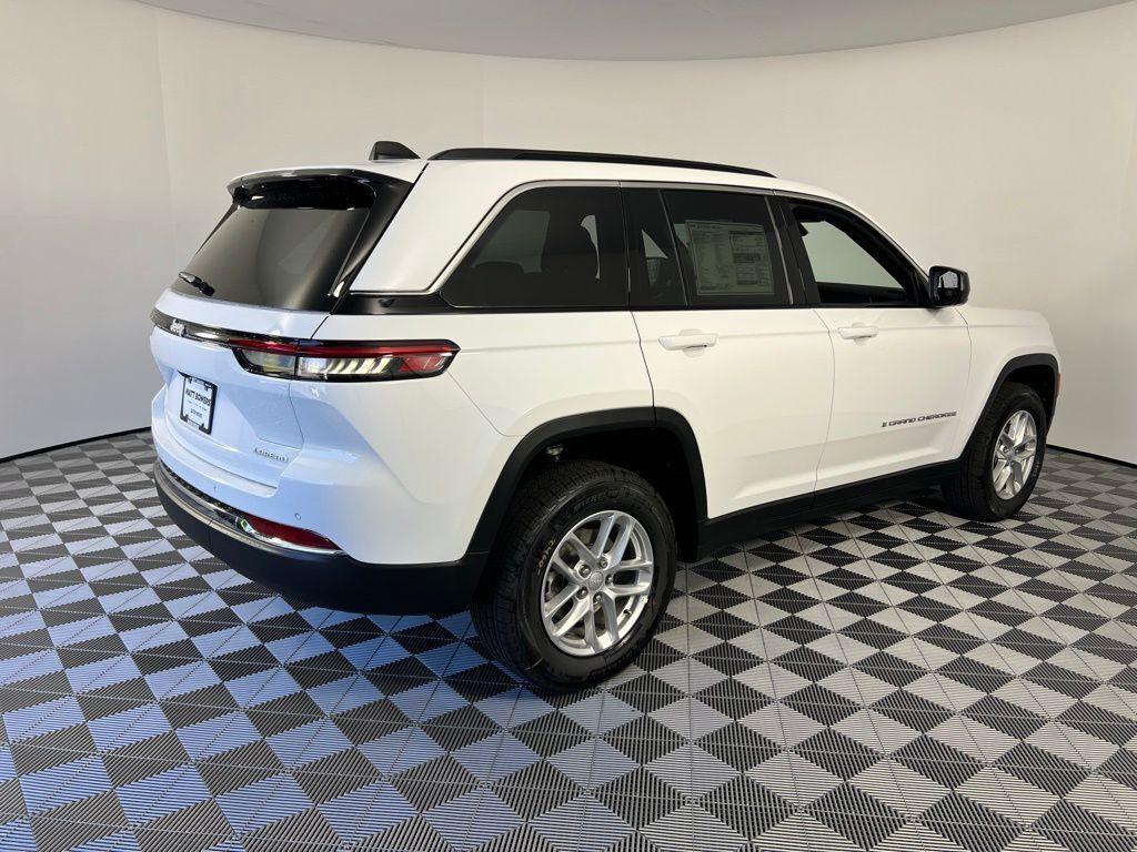 new 2025 Jeep Grand Cherokee car, priced at $33,570
