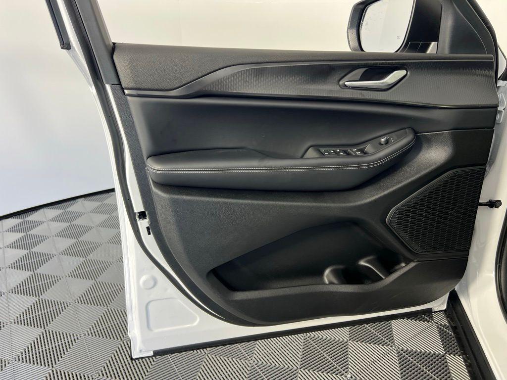 new 2025 Jeep Grand Cherokee car, priced at $33,570