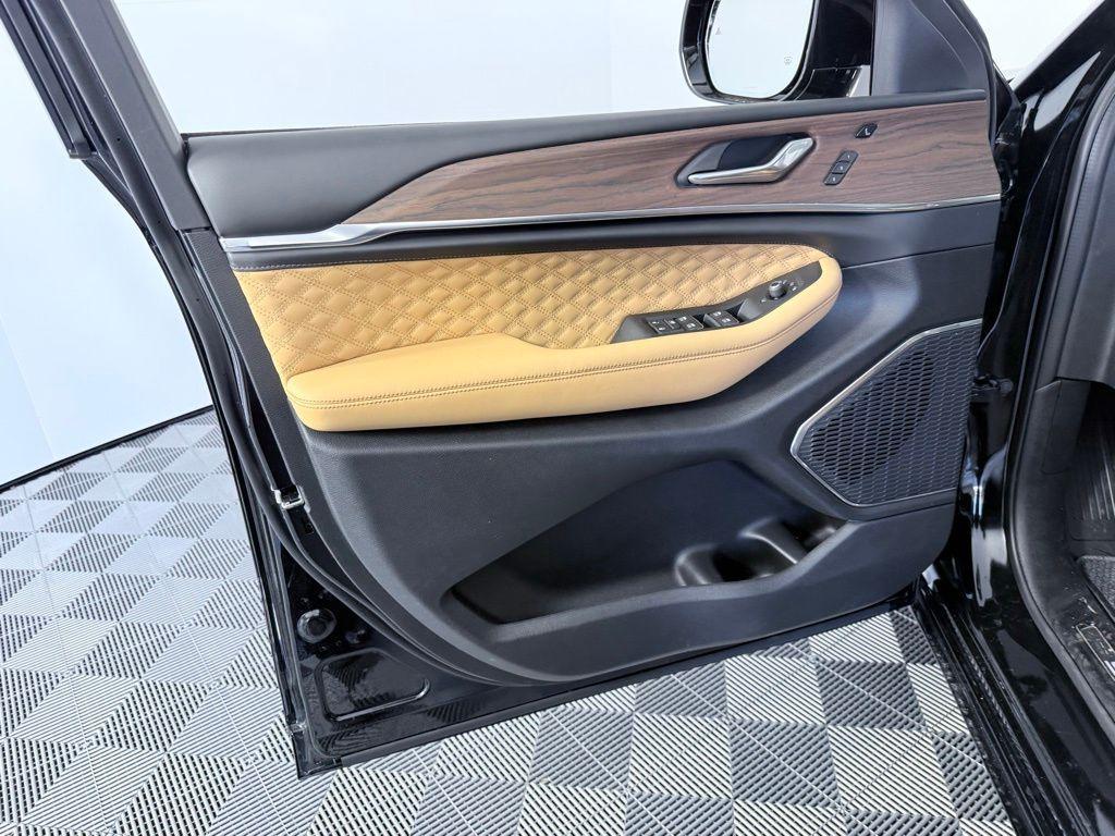 new 2025 Jeep Grand Cherokee L car, priced at $59,193