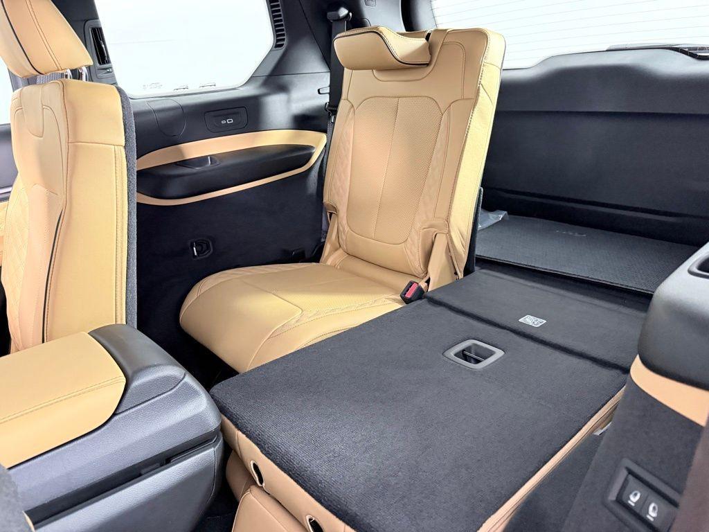 new 2025 Jeep Grand Cherokee L car, priced at $59,193