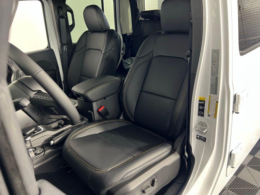new 2025 Jeep Gladiator car, priced at $46,905