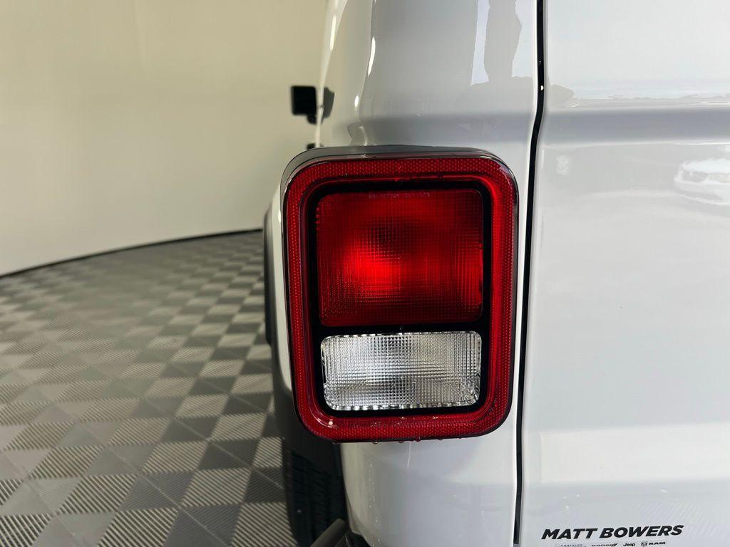 new 2025 Jeep Gladiator car, priced at $46,905