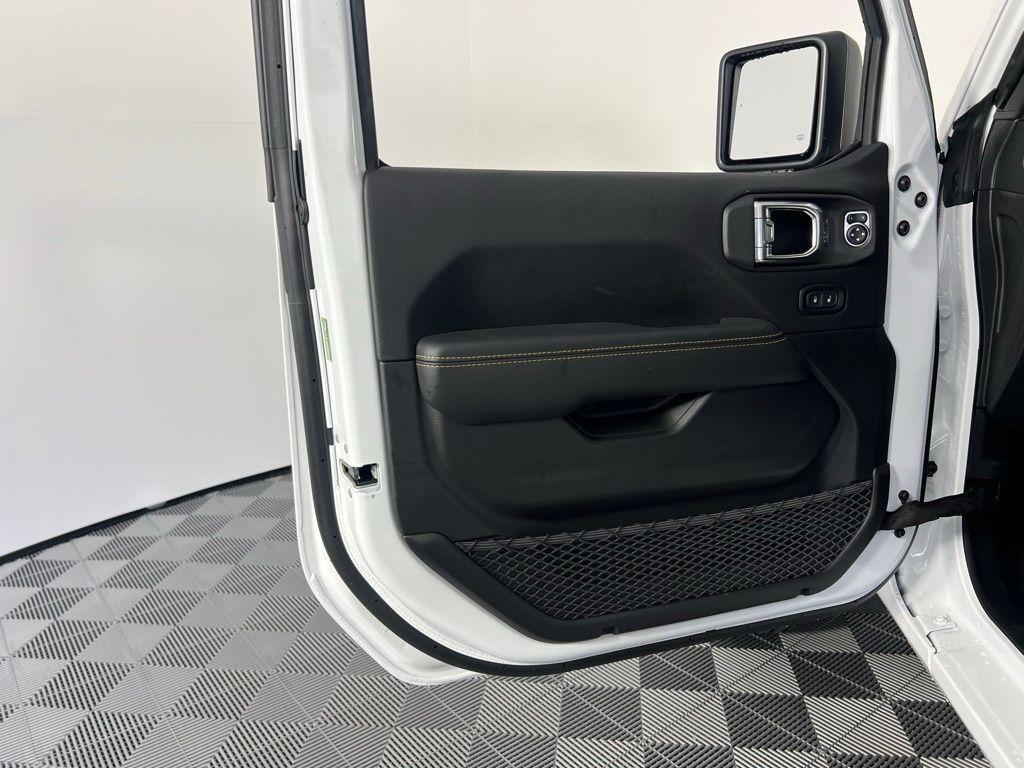 new 2025 Jeep Gladiator car, priced at $46,155