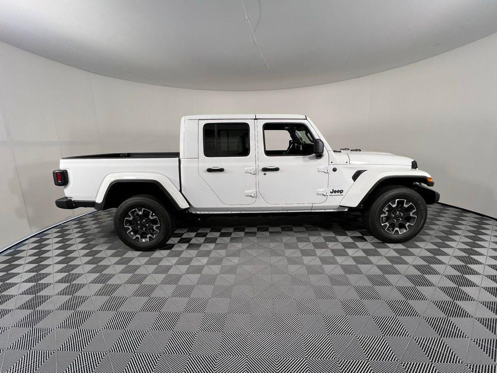 new 2025 Jeep Gladiator car, priced at $46,905